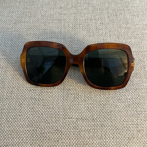 Gucci Oversized Women’s Sunglasses - Picture 2 of 9